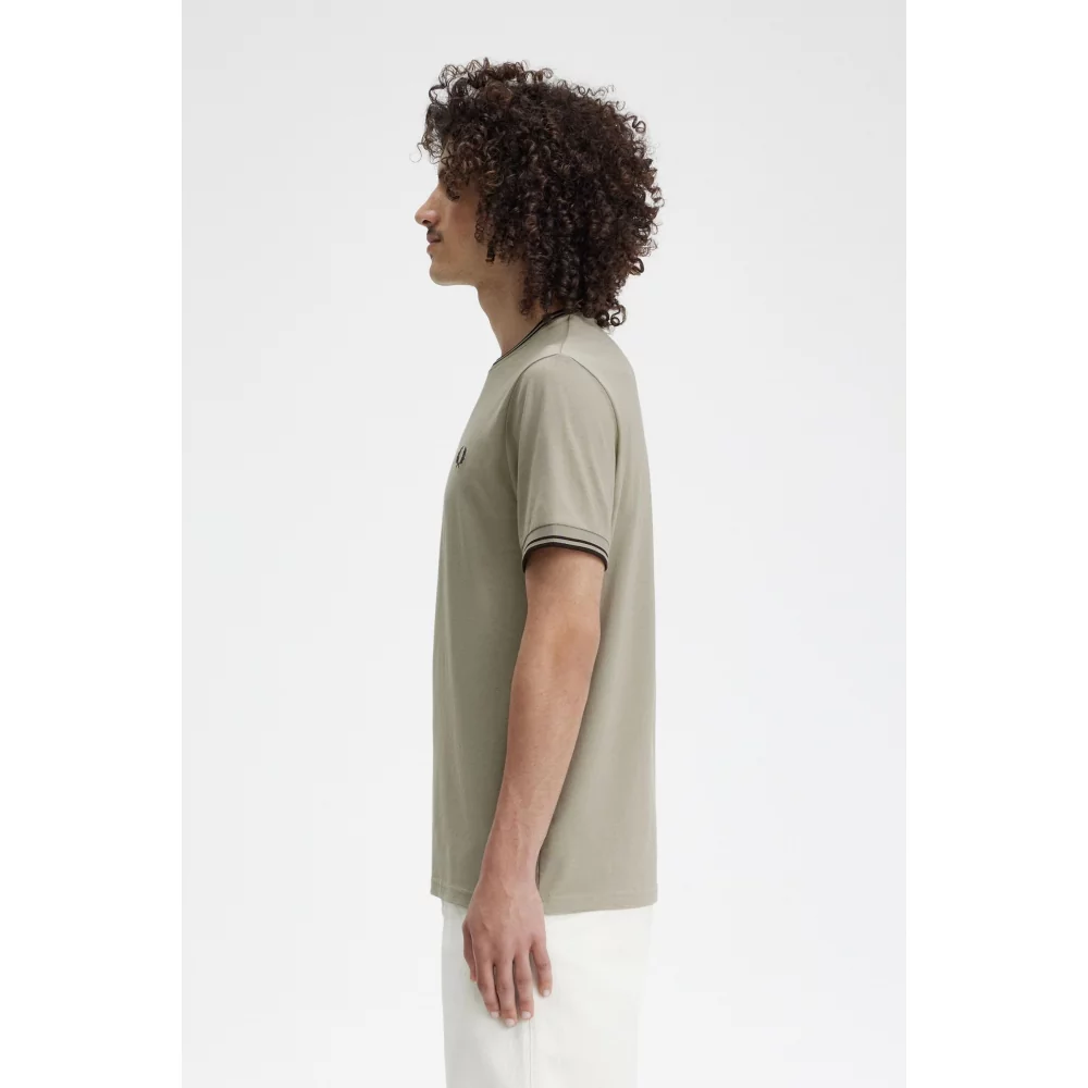 FRED PERRY - TWIN TIPPED T-SHIRT