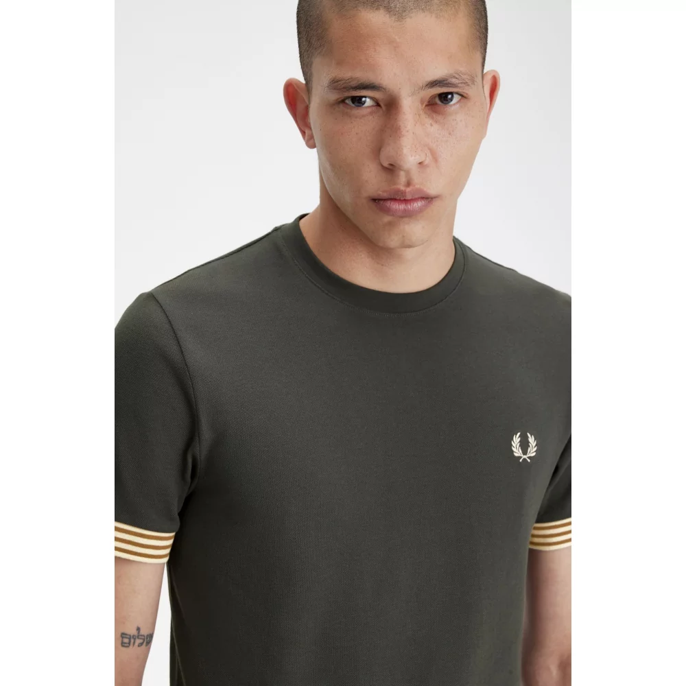 FRED PERRY - STRIPED CUFF T-SHIRT