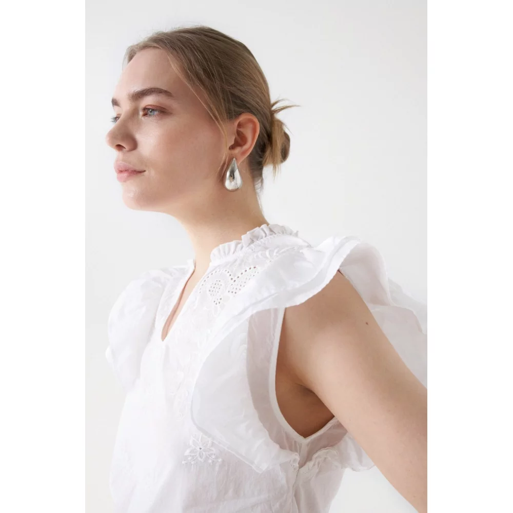 SALSA - EMBROIDERED DETAIL